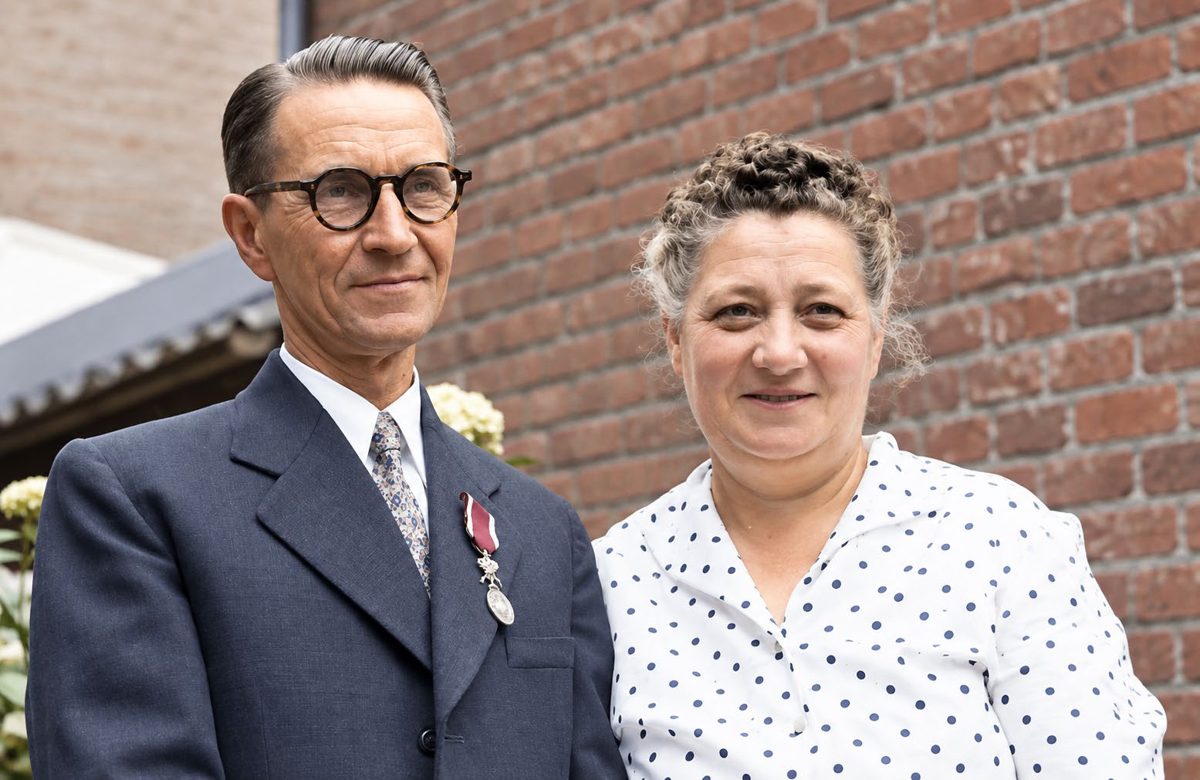 Résultat : le même couple en couleur, avec un rendu moderne